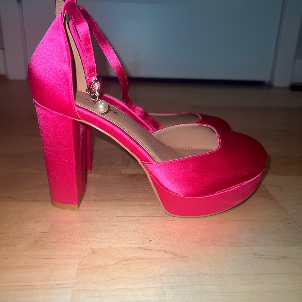 Hot pink closed toed heels